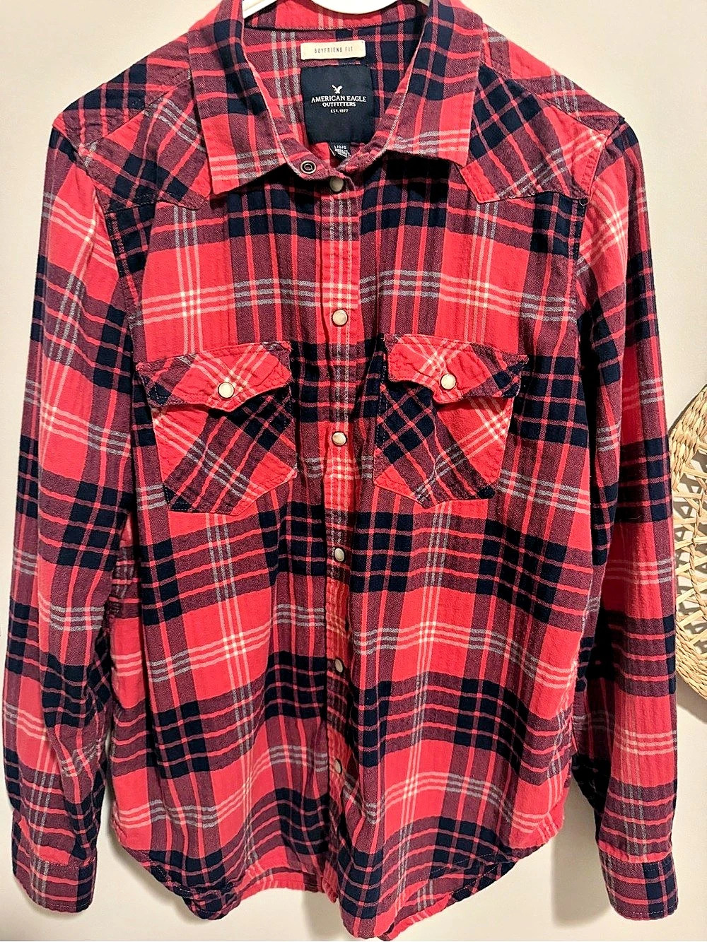 American Eagle Outfitters Boyfriend Fit Plaid Button Down in Pink & Navy